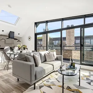 Tailored - Cambridge, Lacon House , Cambridge (Cambridgeshire) United Kingdom