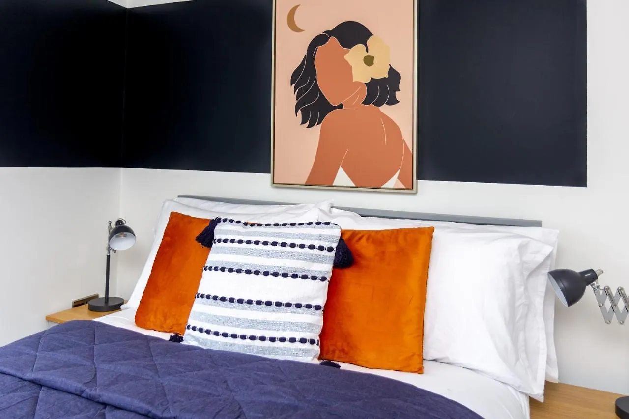 Bright Cheery 4 Bd Apartment By Brighton Station 0*,  United Kingdom