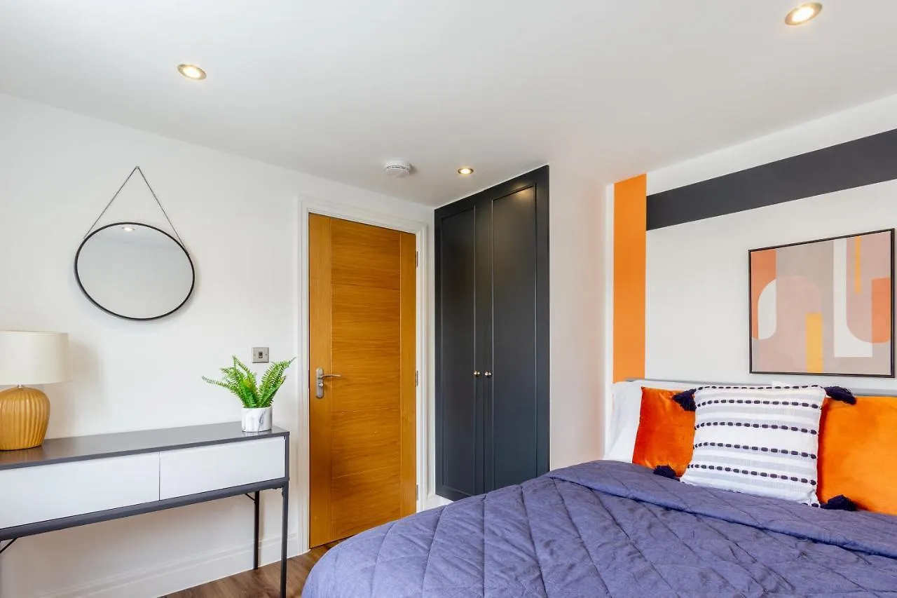 Bright Cheery 4 Bd Apartment By Brighton Station
