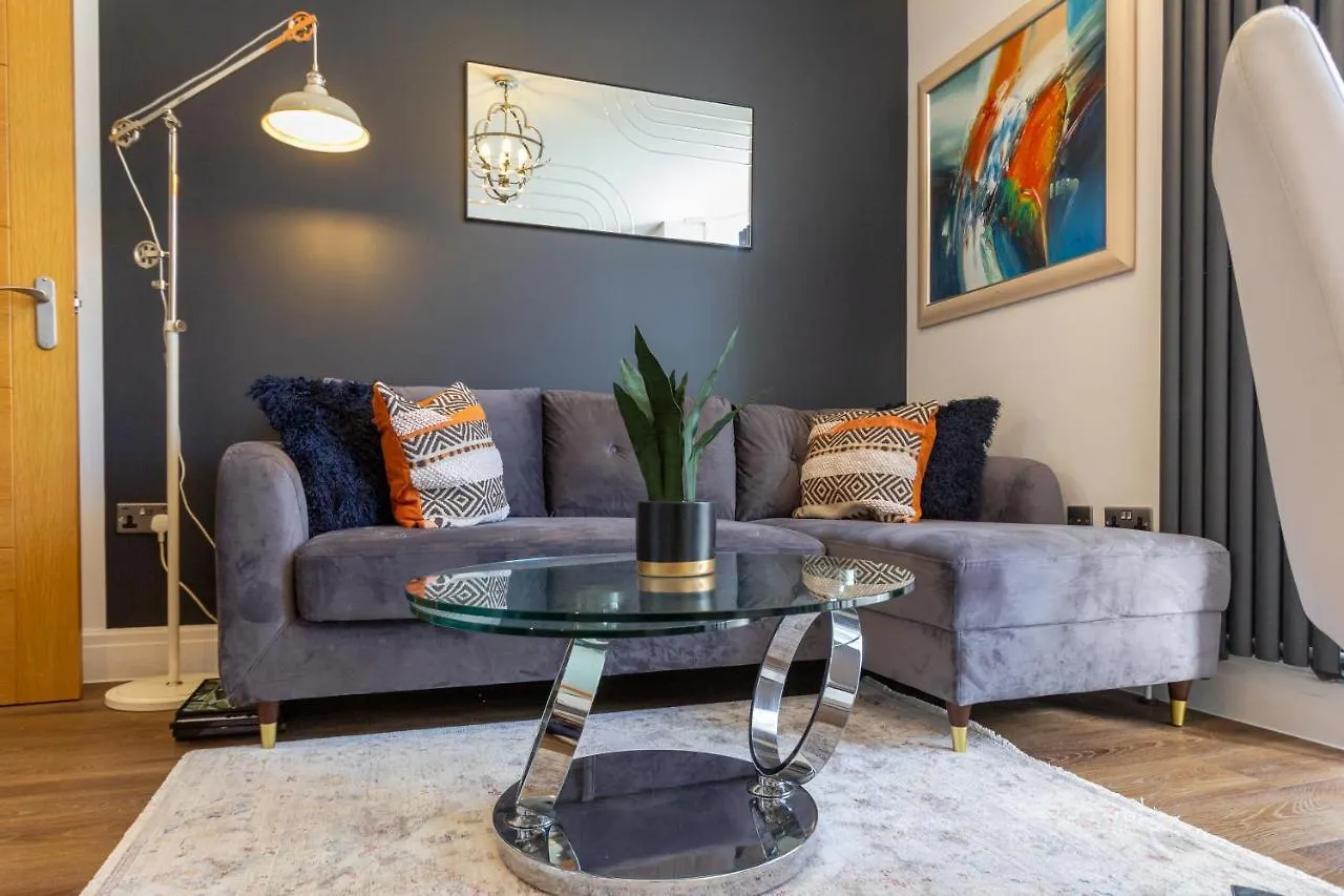 Bright Cheery 4 Bd Apartment By Brighton Station