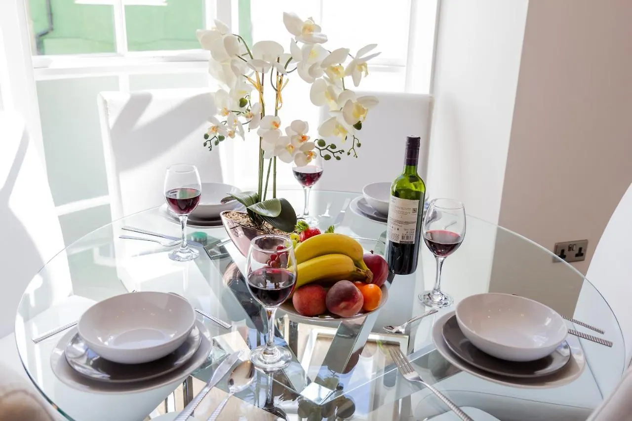 Bright Cheery 4 Bd Apartment By Brighton Station 0*,  United Kingdom