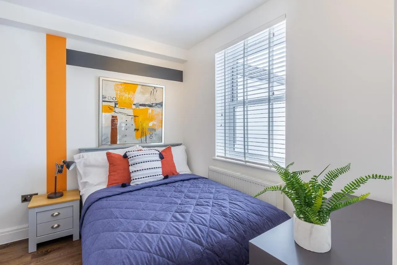 Bright Cheery 4 Bd Apartment By Brighton Station