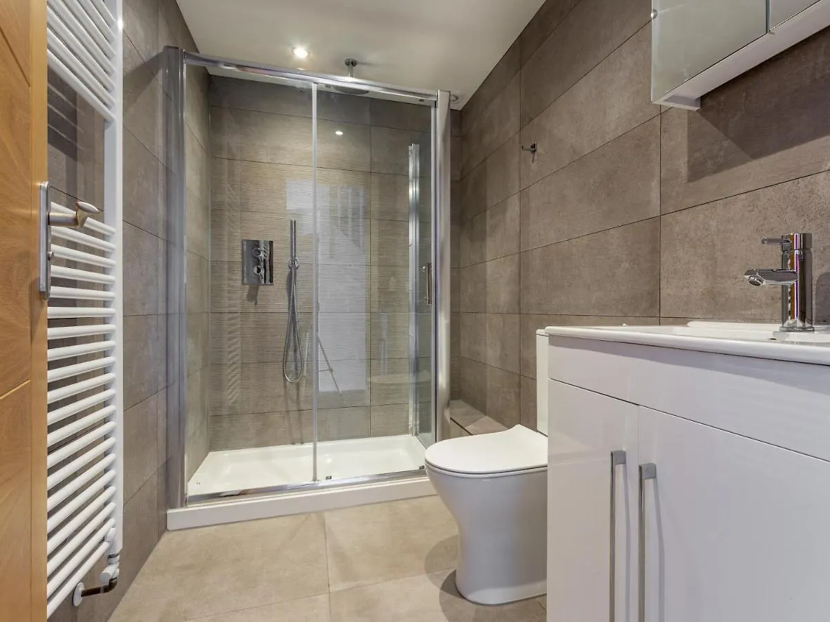 Bright Cheery 4 Bd Apartment By Brighton Station