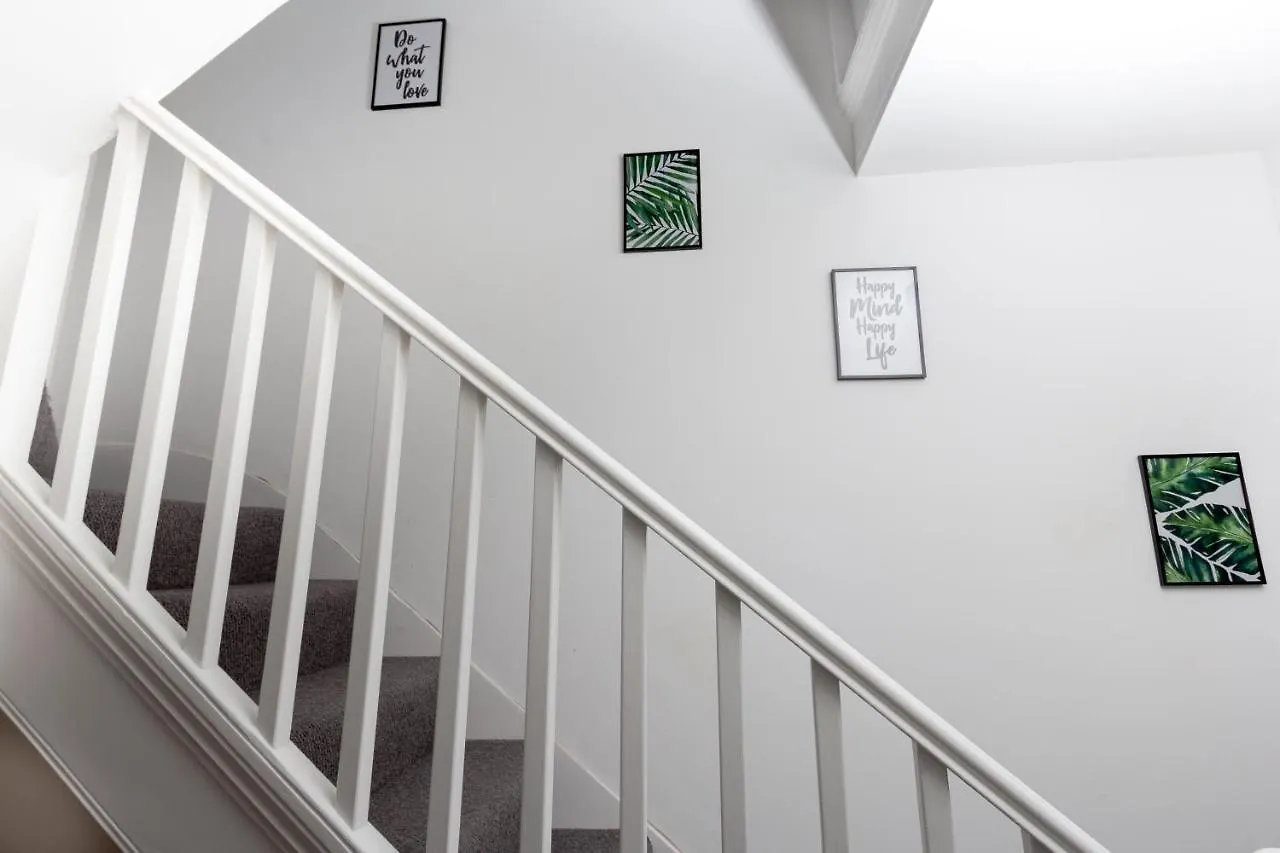 Bright Cheery 4 Bd Apartment By Brighton Station